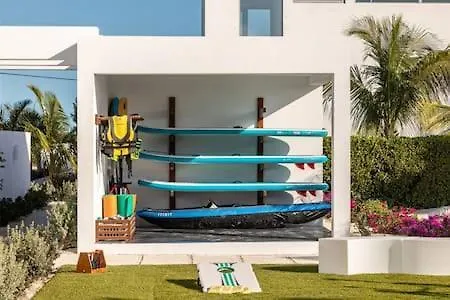 Oceanside 2 Bedroom Luxury Villa With Private Pool, 500Ft From Long Bay Beach -V3 Turcas e Caicos