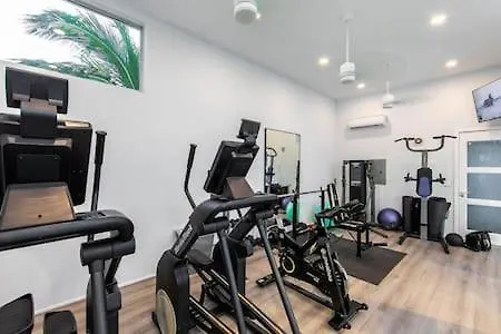 Oceanside 2 Bedroom Luxury Villa With Private Pool, 500Ft From Long Bay Beach -V3 0*,