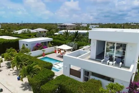 Oceanside 2 Bedroom Luxury Villa With Private Pool, 500Ft From Long Bay Beach -V3