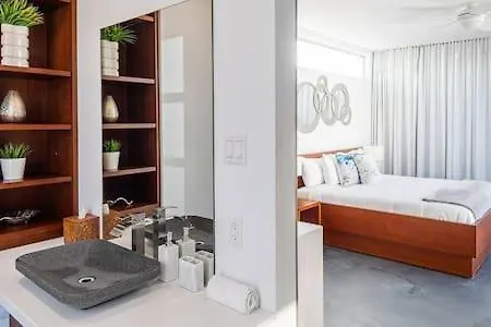 Oceanside 2 Bedroom Luxury Villa With Private Pool, 500Ft From Long Bay Beach -V3 0*,