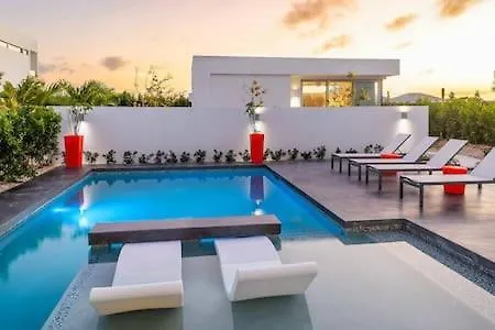Oceanside 2 Bedroom Luxury Villa With Private Pool, 500Ft From Long Bay Beach -V3 0*,